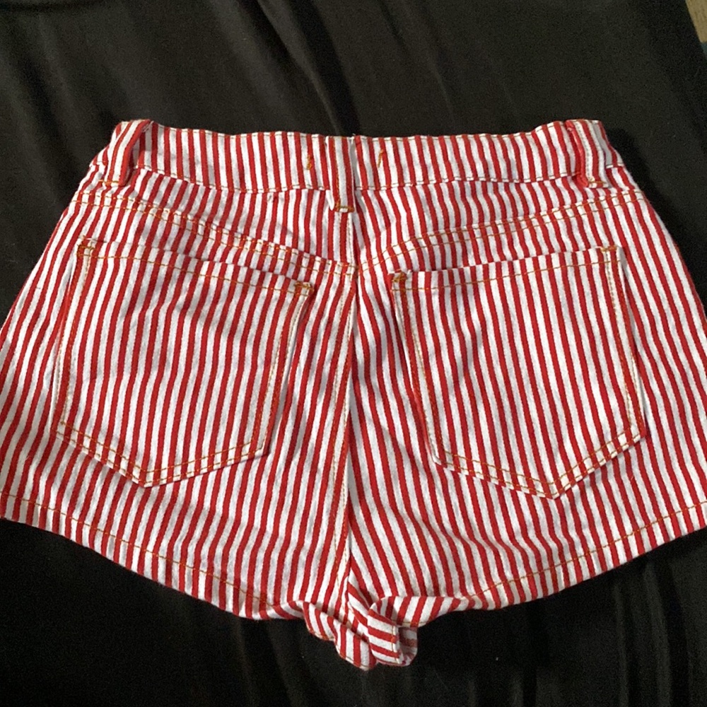 Shorts - Picture 2 of 3